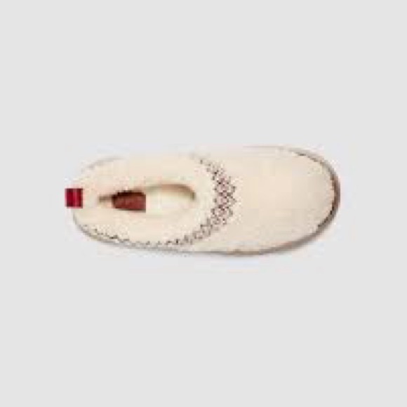 UGG Shoes - Size 8 Ugg Cream Shearling
Clogs